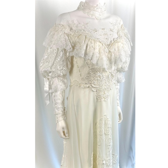Vintage 1970’s 1980’s Alfred Angelo Lace Wedding Dress • Ruffled - Small - Picture 6 of 10